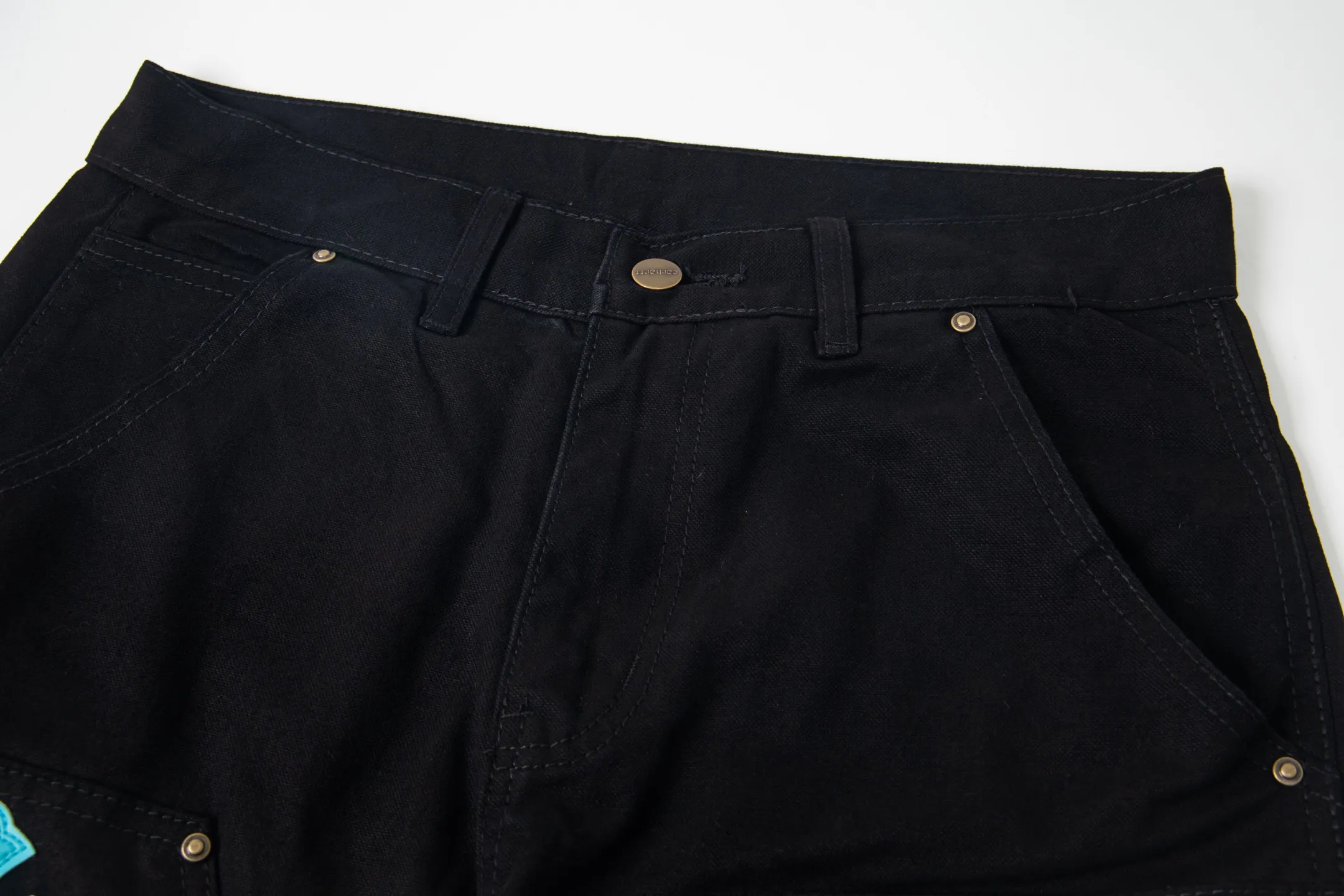 P260 Chrome Hearts co-branded Carhartt zipper leather jeans, priced at 16W+, patchwork cross pattern embellishment, high-waisted washed jeans! ! Absolutely high-end luxury products, 8W+ level god-level single products, super popular products, made with top heavy industry, a magic weapon that cannot be missed. About Kroxin This is an extremely luxurious fashion brand, which can also be called the nobles of the high street. It has always been an exclusive brand for some hipsters or the rich second generation. Compared with ordinary high streets, it is more luxurious and noble. Compared with luxury brands, it has a more fashionable personality and has always been a brand that I have a special liking for. Style number: 1772# Size: 28 30 32 34 36